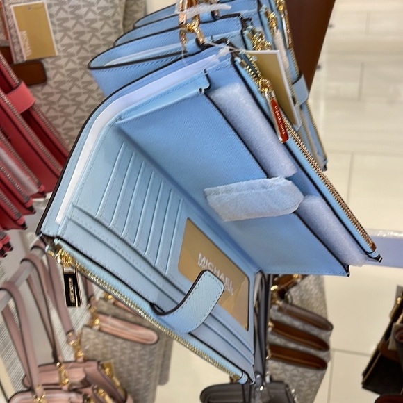 MICHAEL KORS LARGE DOUBLE ZIP WRISTLET WALLET PHONE CASE CLUTCH
Vista Blue - Picture 4 of 16